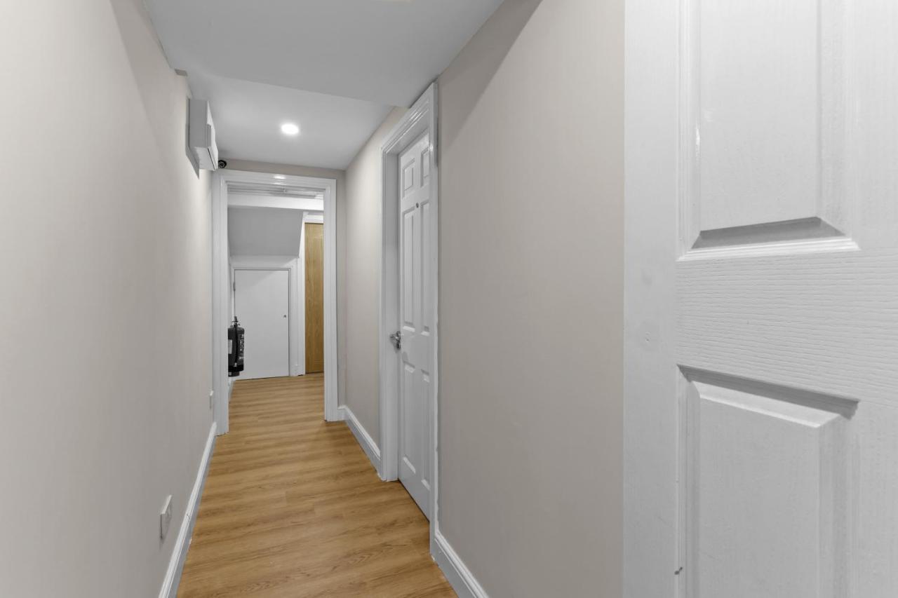 London'S Boutique Studio Екстер'єр фото